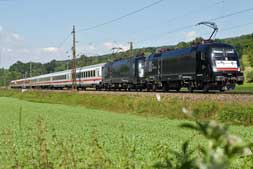 ES 64 U2-061 und ES 64 U2-067 bei Ebersbach