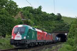 ÖBB 1016 025 und 182 018 bei Stuttgart-Münster