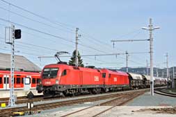 ÖBB 1116 161 und 2016 041 in Reutte