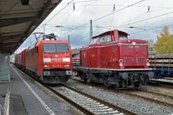 V100 1200 und 152 117 in Lauda